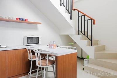 Apartemen Asatti - Comfortable 3BR Room with Pool View at Asatti Apartment By Travelio