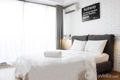 Apartemen Beverly Dago - Comfy and Artsy Studio at Beverly Dago Apartment By Travelio