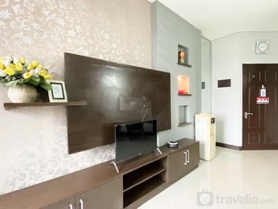 Apartemen Crown Court Executive Condominium - Homey 2BR Apartment Crown Court Executive Condominium By Travelio