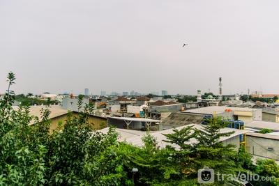 Apartemen Paradise Mansion - 2BR Unfurnished with AC at Paradise Mansion Apartment By Travelio