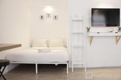 Apartemen Grand Asia Afrika - Modern Chic Studio Room at Grand Asia Afrika Apartment By Travelio