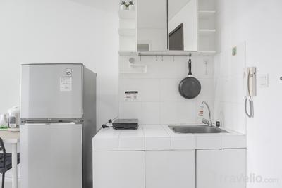 Apartemen Westmark Tanjung Duren - Comfort and Cozy Living Studio Room at Westmark Tanjung Duren Apartment By Travelio