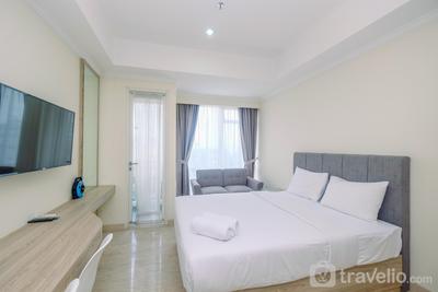 Warm and Cozy Studio Room at Menteng Park Apartment By Travelio