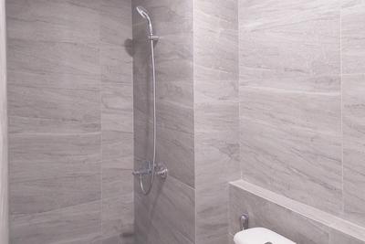 Apartemen Collins Boulevard - Simply Studio Unfurnished with AC at Collins Boulevard Apartment By Travelio