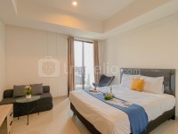 Spacious and Homey Studio at Cleon Park Apartment By Travelio