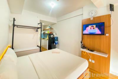Apartemen Patraland Urbano - Well Furnished Studio Room at High Floor Patraland Urbano Apartment By Travelio
