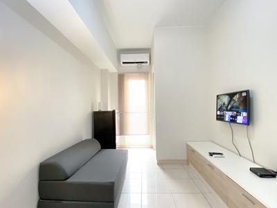 Modern Look 2BR Springlake Summarecon Bekasi Apartment By Travelio