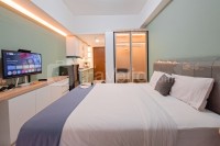 Apartemen Parkland Avenue - Simple Neutral Toned Studio Room at Parkland Avenue Apartment By Travelio