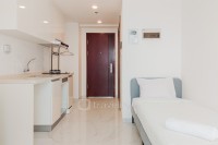 Warm and Homey Studio Apartment at Sky House Alam Sutera By Travelio