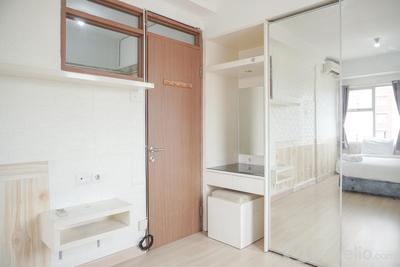 Apartemen Green Park View - Comfort and Spacious 1BR Apartment Green Park View By Travelio