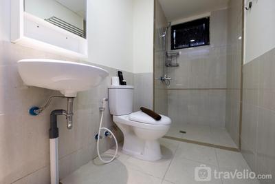 Apartemen Meikarta - Comfortable 2BR with Workspace at Meikarta Apartment By Travelio
