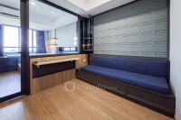 Bright and Cozy 1BR at Collins Boulevard Apartment By Travelio