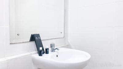 Apartemen Seasons City Latumenten - Best Price and Homey Studio Apartment Seasons City By Travelio