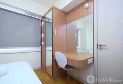 Apartemen Meikarta - Comfortable 2BR with Workspace at Meikarta Apartment By Travelio