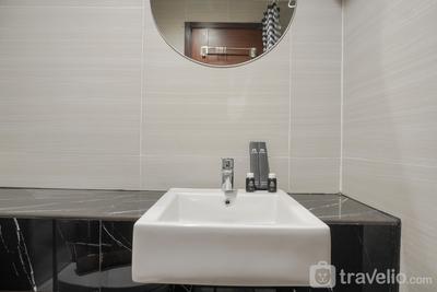 Apartemen West Vista - Comfort and Warm Studio Room at West Vista Apartment By Travelio