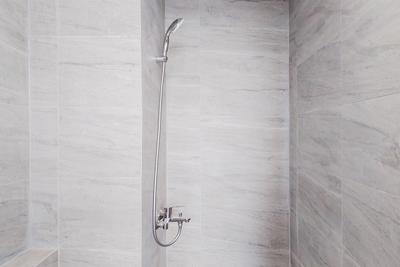 Apartemen Collins Boulevard - Cozy Unfurnished 3BR Collins Boulevard Apartment By Travelio