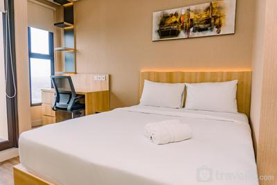 Comfort and High Floor Studio Room at Transpark Bintaro Apartment By Travelio