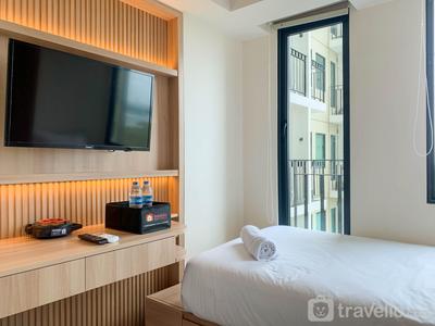 Minimalist Studio at 20th Floor Osaka Riverview PIK 2 Apartment By Travelio