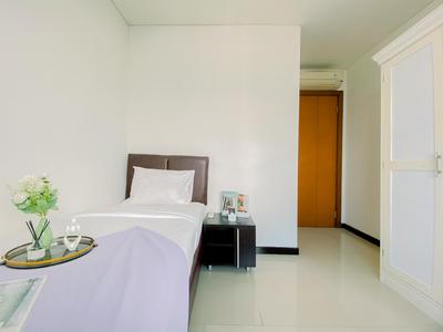 Apartemen Green Bay Condominium - Warm and Homey 2BR Apartment at Green Bay Condominium By Travelio