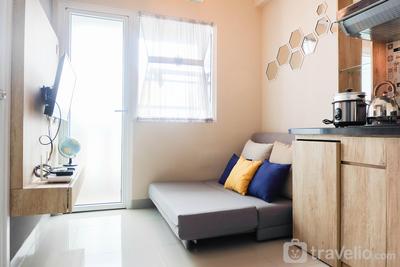 Apartemen Green Pramuka City - Modern and Bright 2BR Green Pramuka City Apartment By Travelio