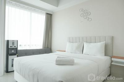 Warm and Comfort Studio Room at Green Sedayu Apartment By Travelio