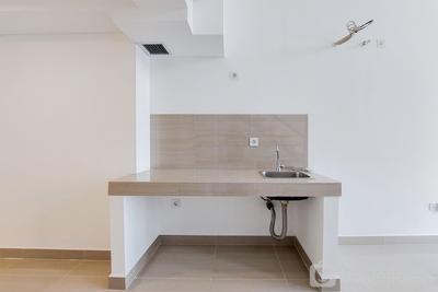 Apartemen Kingland Avenue - Unfurnished Studio Loft with AC at 17th Floor Kingland Avenue Apartment By Travelio