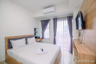 Simply and Comfort Design Studio Room Thamrin District Bekasi Apartment By Travelio