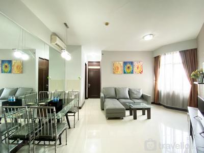 Apartemen Crown Court Executive Condominium - Homey 2BR Apartment Crown Court Executive Condominium By Travelio