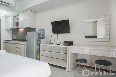 Strategic and Compact Studio Apartment at Royal Mediterania Garden By Travelio