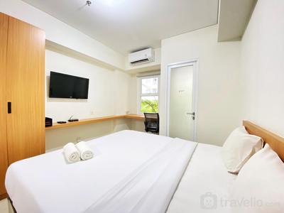 Homey and Comfy Studio Apartment at Parahyangan Residence By Travelio