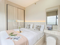 Modern Look 2BR Corner Transpark Cibubur Apartment By Travelio