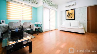 Apartemen Puncak Dharmahusada - Homey 2BR with Extra Room at Puncak Dharmahusada Apartment By Travelio