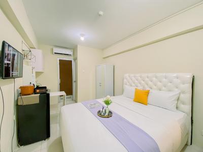 Warm and Cozy Studio at Green Bay Pluit Apartment By Travelio