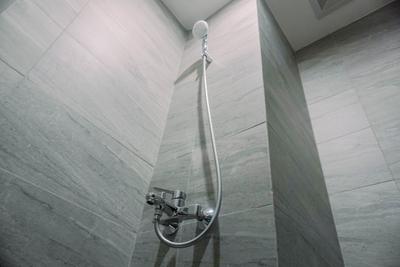 Apartemen Collins Boulevard - Well Furnished and Comfy Studio Collins Boulevard Apartment By Travelio