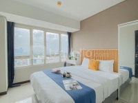 Standard 2BR near Station at Nifarro Park Apartment By Travelio