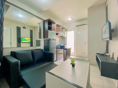 Comfortable and Homey 2BR Green Pramuka City Apartment By Travelio