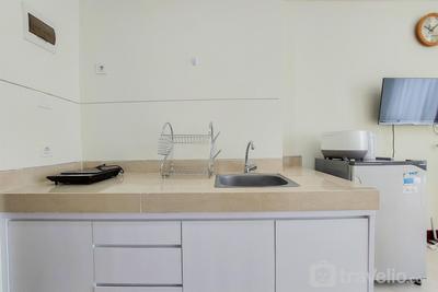 Apartemen B Residence - Good Price and Homey Studio Apartment at B Residence By Travelio