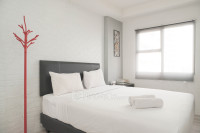 Minimalist and Cozy Living 1BR Belmont Residence Puri Apartment By Travelio