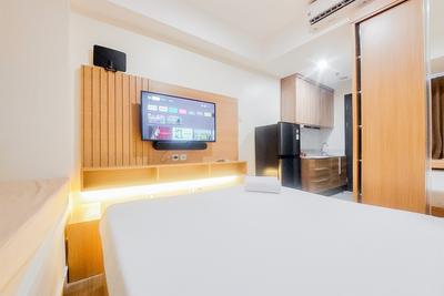 Apartemen Collins Boulevard - Homey and Cozy Living Studio at Collins Boulevard Apartment By Travelio