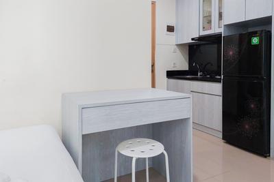 Apartemen B Residence - Homey and Restful Studio Apartment B Residence By Travelio