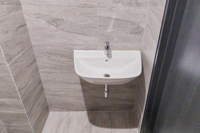 Apartemen Collins Boulevard - Cozy Studio Unfurnished Apartment with AC at Collins Boulevard By Travelio