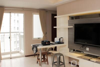 Comfort 2BR at Royal Mediterania Garden Apartment By Travelio