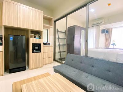 1BR with Cozy Design at Orange County Apartment By Travelio