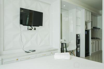 Apartemen Tree Park City Cikokol - Comfort and Modern Studio at Tree Park City Cikokol Apartment By Travelio