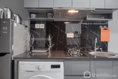 Apartemen West Vista - Comfort and Warm Studio Room at West Vista Apartment By Travelio
