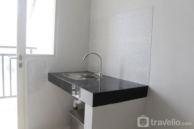 Apartemen Green Lake View - Studio Unfurnished at 5th Floor with AC Green Lake View Apartment By Travelio